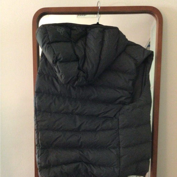 Dark grey puffer vest, aritzia, size medium - Picture 2 of 2